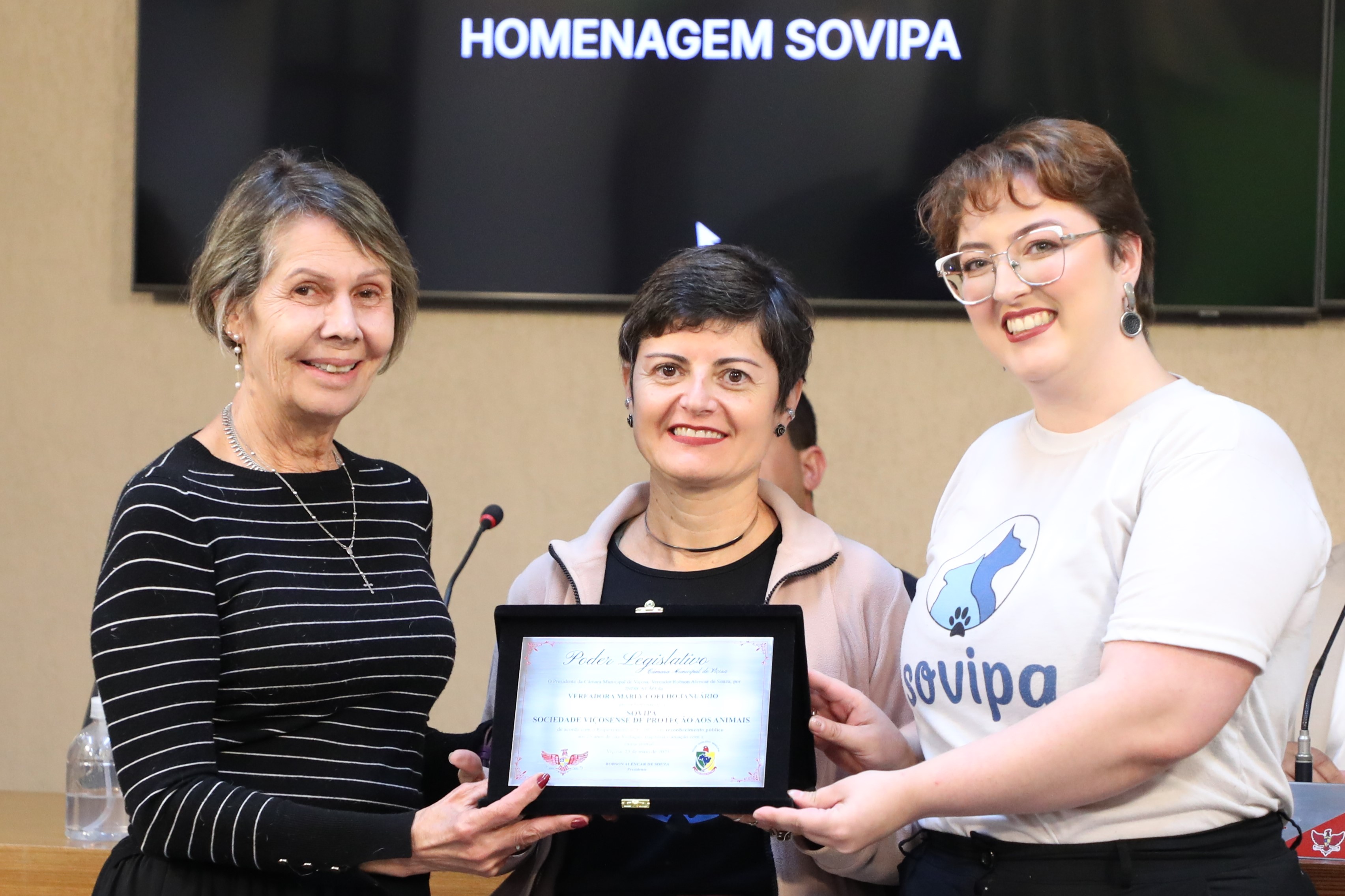 Câmara de Viçosa homenageia os 25 anos da SOVIPA por sua trajetória na causa animal