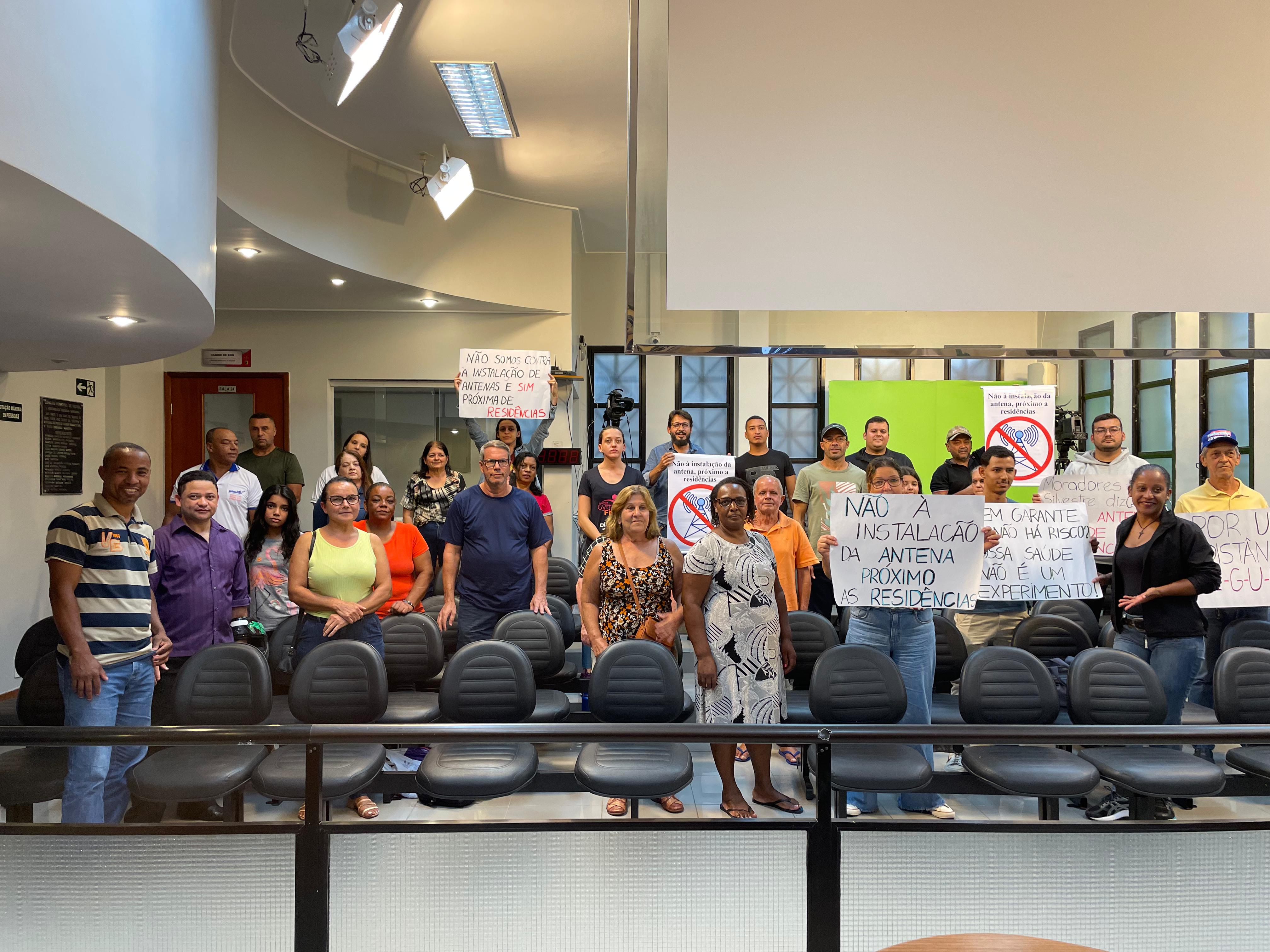 Empresa cancela audiência sobre instalação de antena e deixa moradores do Silvestre sem resposta