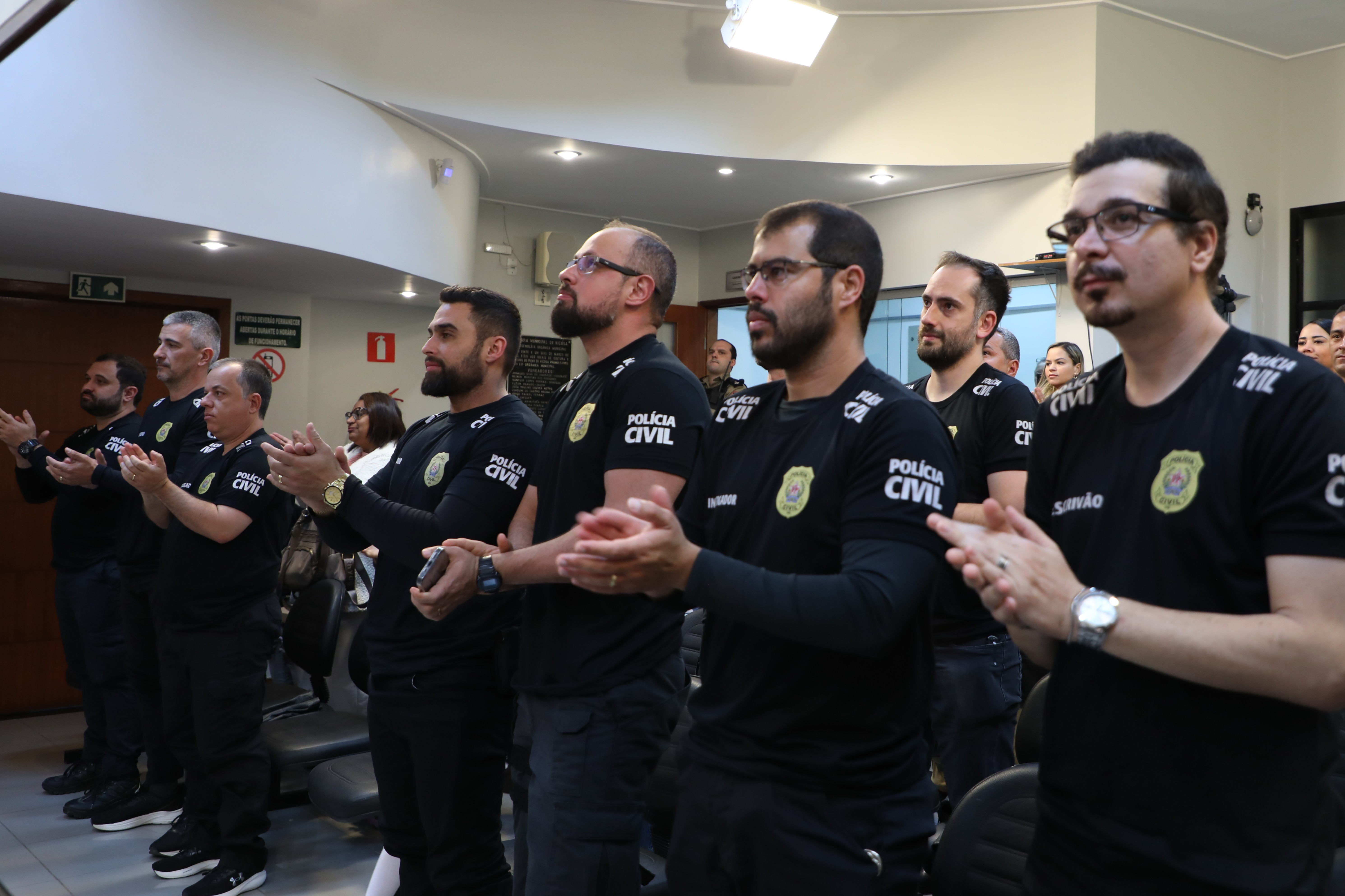 Câmara homenageia policiais civis e militares por atuação destacada em operações