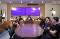 Professor e alunos do UFV apresentam o IPC-Viçosa na Câmara Municipal