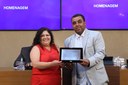 Servidora Rita de Cássia recebe Placa Alusiva pelos 25 anos de atuação no SINFUP