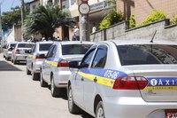 Aprovado o PL que prorroga concessões de taxistas e flexibiliza exigências para veículos