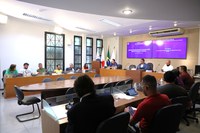 Projetos que permitem reeleição da Mesa Diretora avançam na Câmara