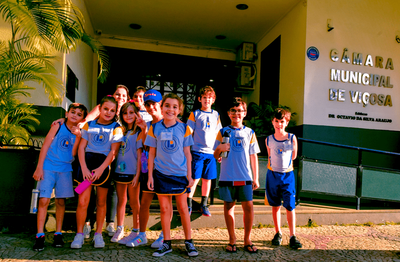 Estudantes do Colégio Passo a Passo durante visita na Câmara Municipal de Viçosa