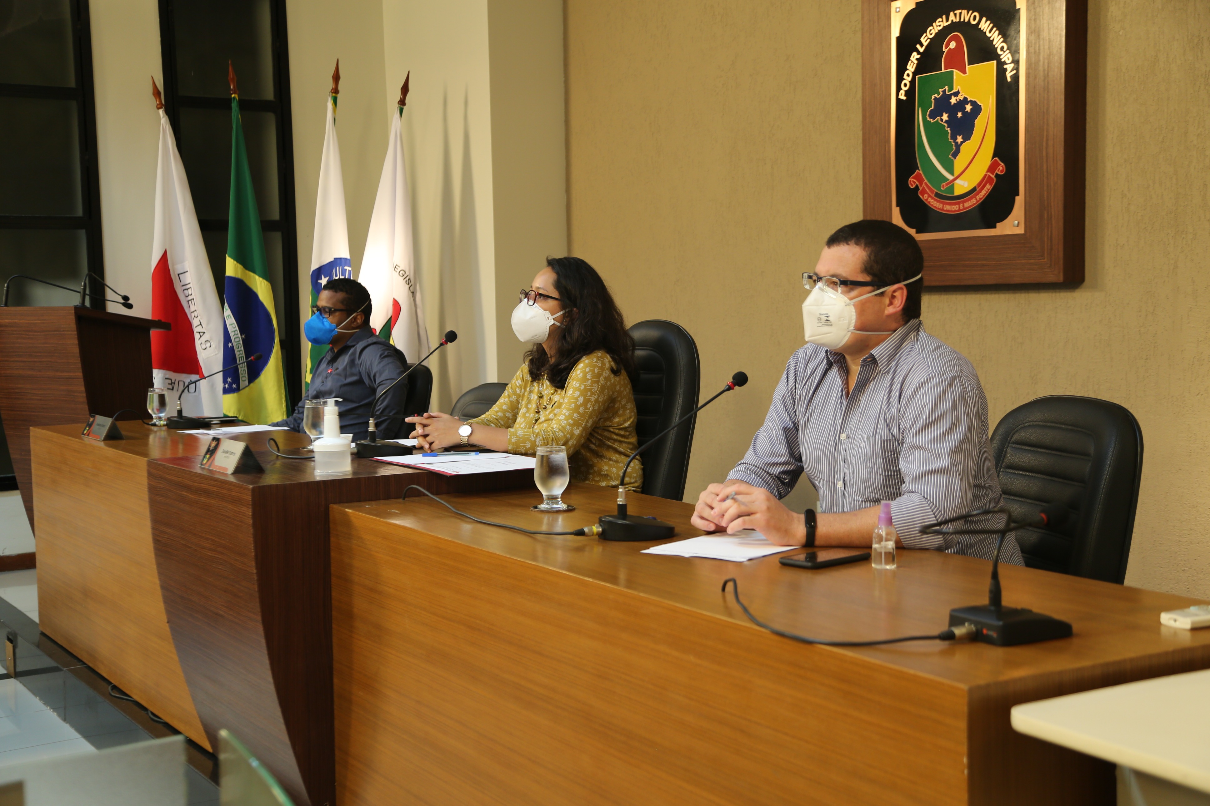 Mesa composta (da direita pra esquerda): o convidado, Professor do Departamento de Ciências Sociais da Universidade Federal de Viçosa (UFV), Diogo Tourino; a Vereadora Jamille Gomes (PT) e o Vereador Bartomélio Martins (Professor Bartô) (PT)