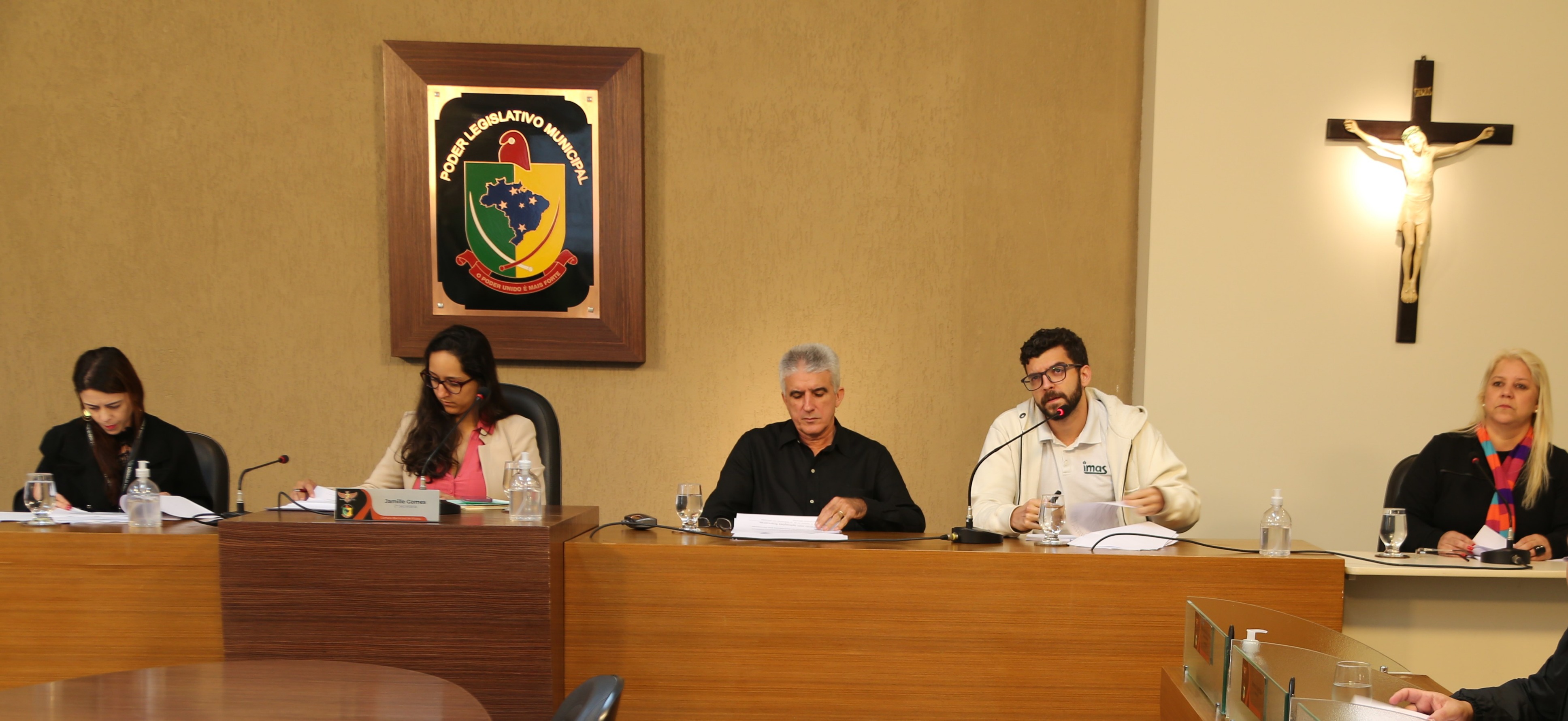nstituto Municipal de Assistência aos Servidores (IMAS), por intermédio do Presidente Dênio Viana, do Diretor Administrativo e Financeiro Jorge Lucas Santos e da Chefe da Divisão de Contabilidade Mírian Sousa, respectivamente.