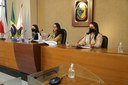 Poder Legislativo, por intermédio da Controladora Interna, Clarice Ribeiro, e a Chefe da Seção de Contabilidade, Simone Coelho.