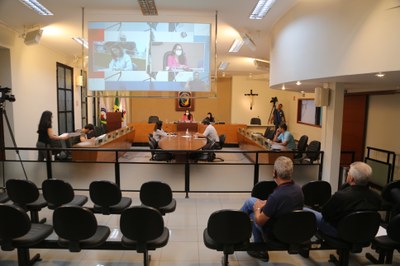 Prestação de contas do Instituto de Previdência dos Servidores Municipais (IPREVI) representado pelo Diretor Geral, Edivaldo da Silva Araújo e a Chefe da Contabilidade e Recursos Humanos, Lucimara Rodrigues