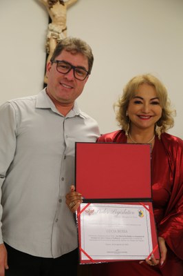 Entrega de certificado à Palestrante