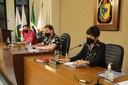 Ao centro, o Presidente da Casa Legislativa, Vereador Edenilson Oliveira (PSD), à esquerda o Vice-Presidente, Vereador Rafael Magalhães (Rafael Filho de Zeca do Bar) (PSDB), à direita a Secretária, Vereadora Marly Coelho (PSC)