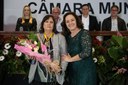Vereadora Vanja Honorina (PSD), junto de sua homenageada Maria do Carmo Pinto Fernandes Messias