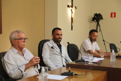 Mesa Diretora composta pelo Prefeito Raimundo Nonato (PSD), Vereador Rogério Fontes (Tistu) (sem partido) e pelo Vice Presidente da Lira Santa Rita, Marcelo de Souza.