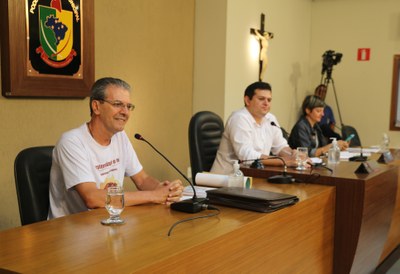 Atendendo ao Requerimento nº 008/2023, de autoria dos Vereadores Bartomélio Martins e Jamille Gomes, o Pároco Geraldo Martins Dias ocupou a Mesa Diretora como convidado no Grande Expediente, apresentando o Lançamento da Campanha da Fraternidade 2023, ao lado do Presidente da Casa, Vereador Rafael Cassimiro (Filho do Zeca do Bar) (PSBD) e da 2ª Secretária, Vereadora Marly Coelho (PSC).