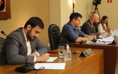 Mesa Diretora Ao centro o Presidente da Casa, Vereador Rafael Cassimiro (Rafael Filho do Zeca do Bar) (PSDB); à esquerda o Vice-Presidente, Vereador Daniel Cabral (PCdoB) e o Secretário da Mesa, Vereador Cristiano Gonçalves (Moto Link (SOLIDARIEDADE)