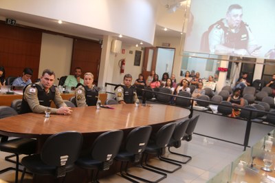 Visão da Mesa Central com os convidados da reunião