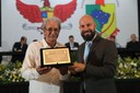 Entrega de Placa: Vereador Cristiano Gonçalves (Moto Link) (Solidariedade) com seu homenageado, Divino de Oliveira Amaral.