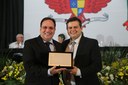 Entrega de Placa: Vereador Rafael Magalhães (PSDB) com seu homenageado Rodrigo Gomes da Silva 