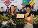 Entrega de Placa: Vereadora Jamille Gomes (PT) com sua homenageada Rafaela Mara Silva Fonseca. 