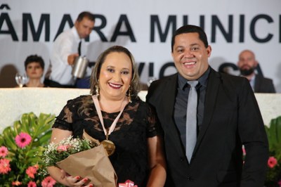 Vereador Marco Cardoso (Marcão Paraíso) (PRD) com a sua homenageada Cíntia Miranda