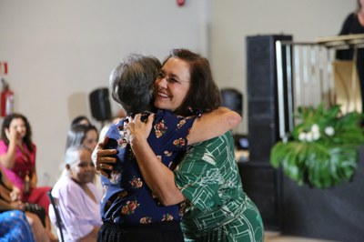 Vereadora Vanja Honorina (UNIÃO) com a sua homenageada Marieta Valente