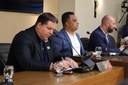 Mesa Diretora Ao centro, o vereador Robson Souza (PSB), presidente; à esquerda, o vereador Sérgio Marota (PP), vice-presidente; e à direita o Vereador Cristiano Gonçalves (Moto Link) (SD), secretário da Mesa