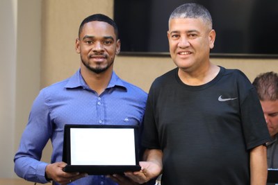 Homenagem à Denílson Pedro de Souza em reconhecimento por sua dedicação ao esporte no município de Viçosa