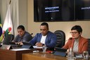 Mesa Diretora Ao centro, o vereador Robson Souza (PSB), presidente; à esquerda, o vereador Marco Cardoso (PRD); e à direita a vereadora Marly Coelho (PRD)