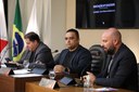 Mesa Diretora Ao centro, o vereador Robson Souza (PSB), presidente; à esquerda, o vereador Sérgio Marota (PP), vice-presidente; e à direita o Vereador Cristiano Gonçalves (Moto Link) (SD), secretário da Mesa