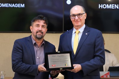 Entrega de Placa Alusiva em homenagem ao Exmo. Sr. Ioannis Konstantinos Grammatikopoulos (Deputado Estadual Grego da Fundação), por sua trajetória política e contribuição para a comunidade