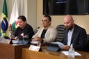 Mesa Diretora Ao centro, o vereador Robson Souza (PSB), presidente; à esquerda, o vereador Sérgio Marota (PP), vice-presidente; e à direita o Vereador Cristiano Gonçalves (Moto Link) (SD), secretário da Mesa