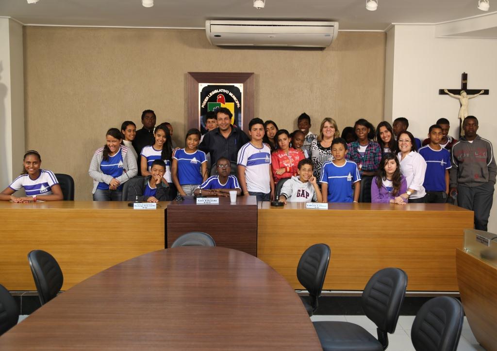 Alunos do CASB visitam Câmara Municipal de Viçosa