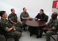 Presidente da Casa recebe visita de militares