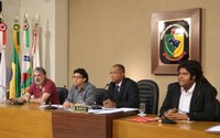 Professor apresenta plano de ações para o controle de cães de rua em Viçosa