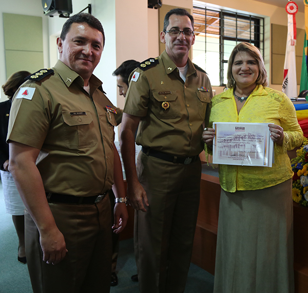 Presidente recebe homenagem da Polícia Militar