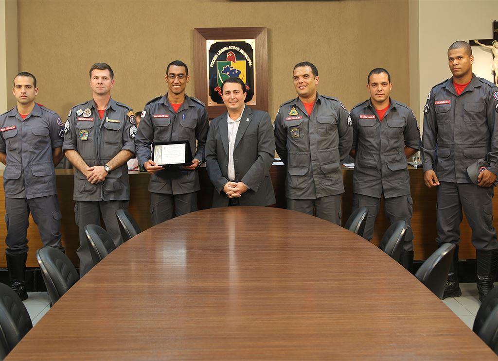 Câmara presta homenagem ao Corpo de Bombeiros