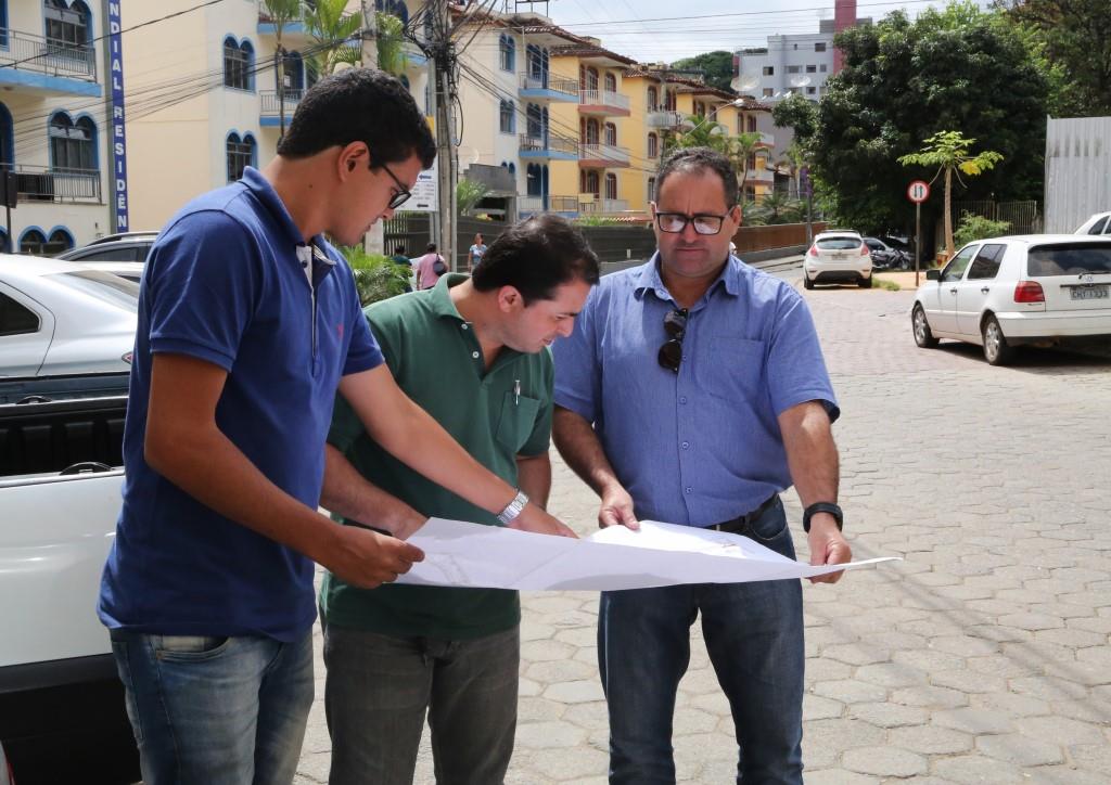 Vereador discute o trânsito da Rua dos Estudantes