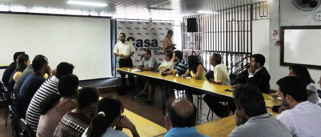 Vereador participa de encontro com moradores na Casa do Empresário