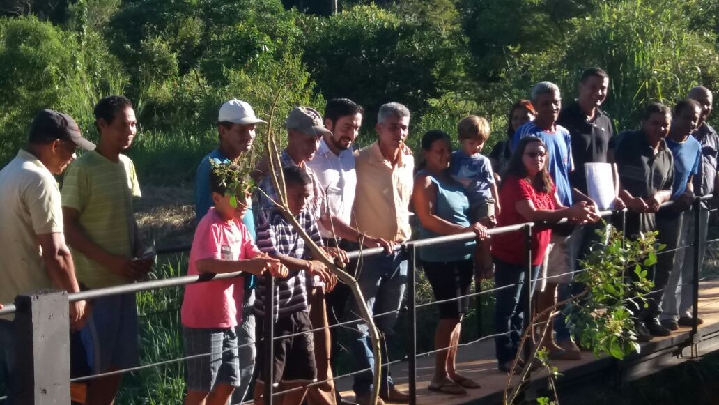 Vereador e Prefeito inauguram ponte no Zig-Zag