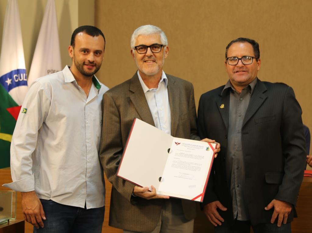 Vereador presta homenagem a apoiadores de bloco carnavalesco