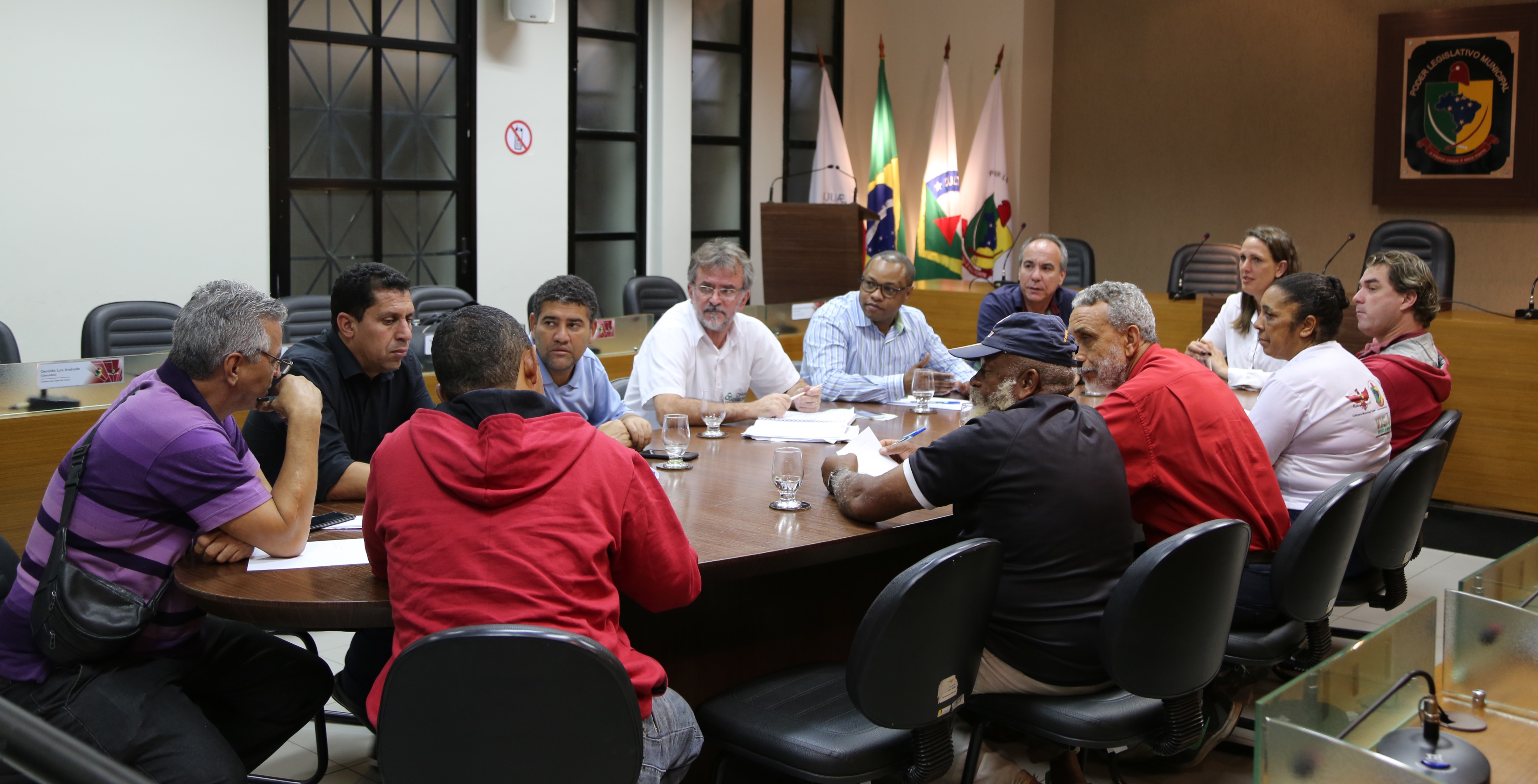 Câmara discute serviço de manutenção da iluminação pública