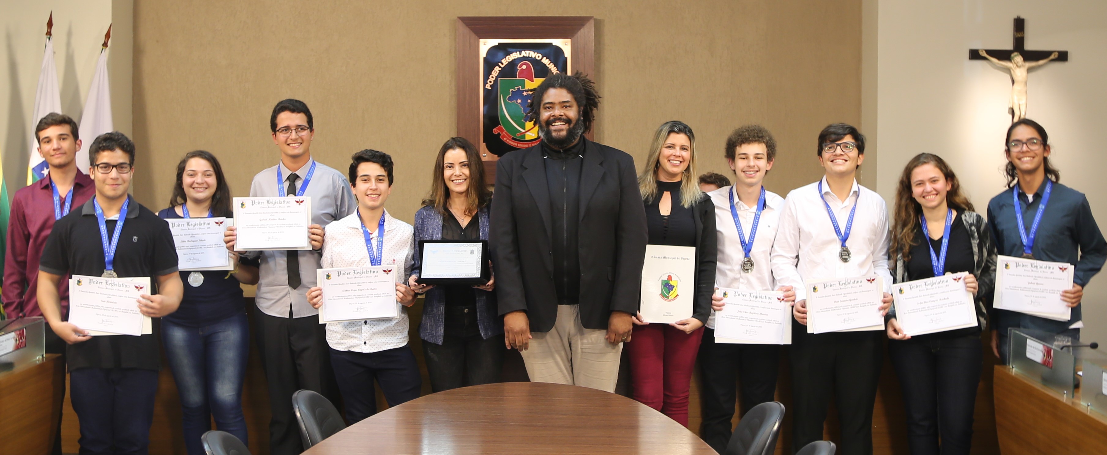 Vereador presta homenagem a alunos do Coluni