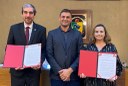 Vereador entrega Moção em comemoração aos 97 anos da UFV Vereador entrega Moção em comemoração aos 97 anos da UFV