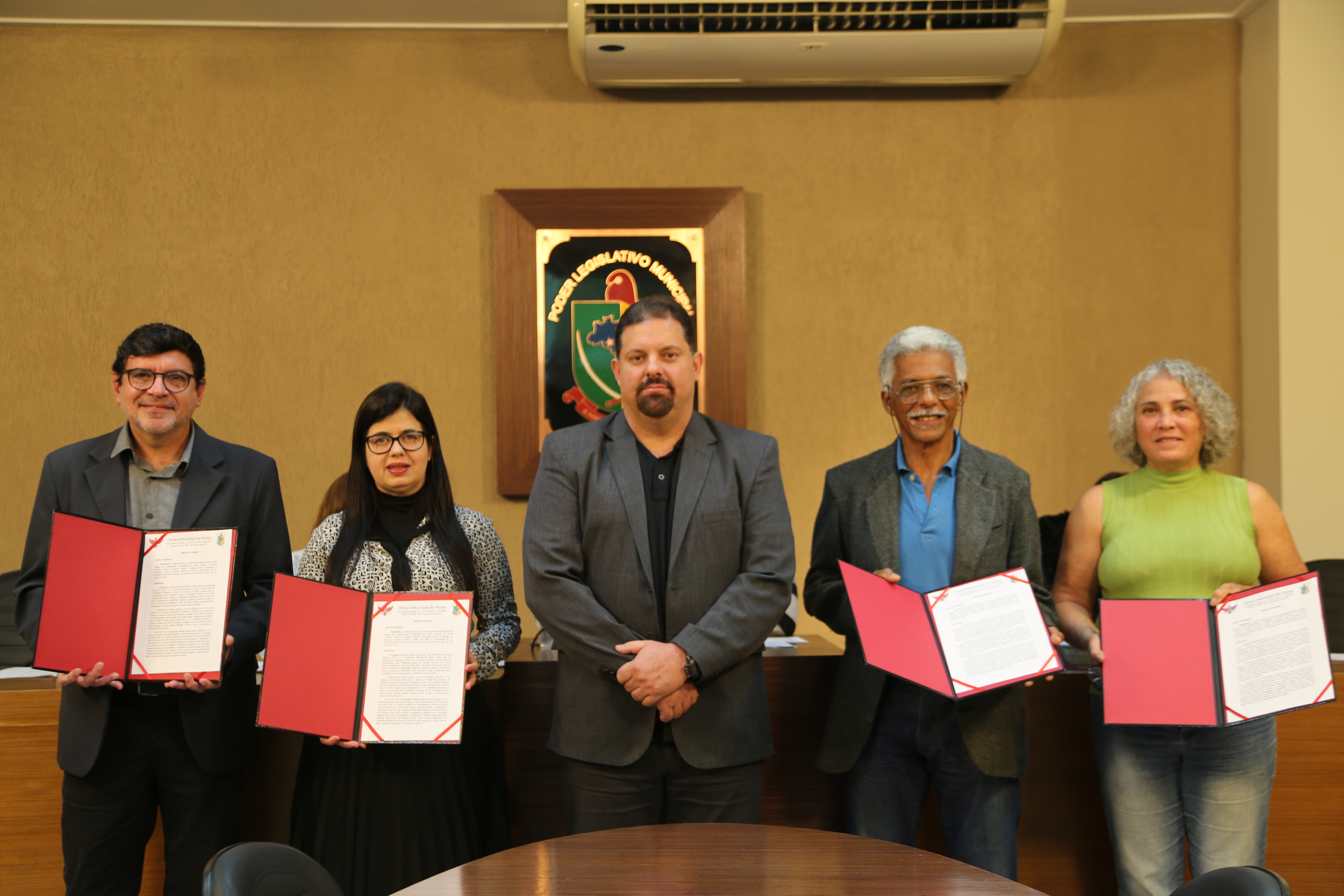 Vereador entrega Moção aos Delegados da Conferência Nacional de Saúde