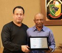 Vereador presta homenagem a servidor do SAAE