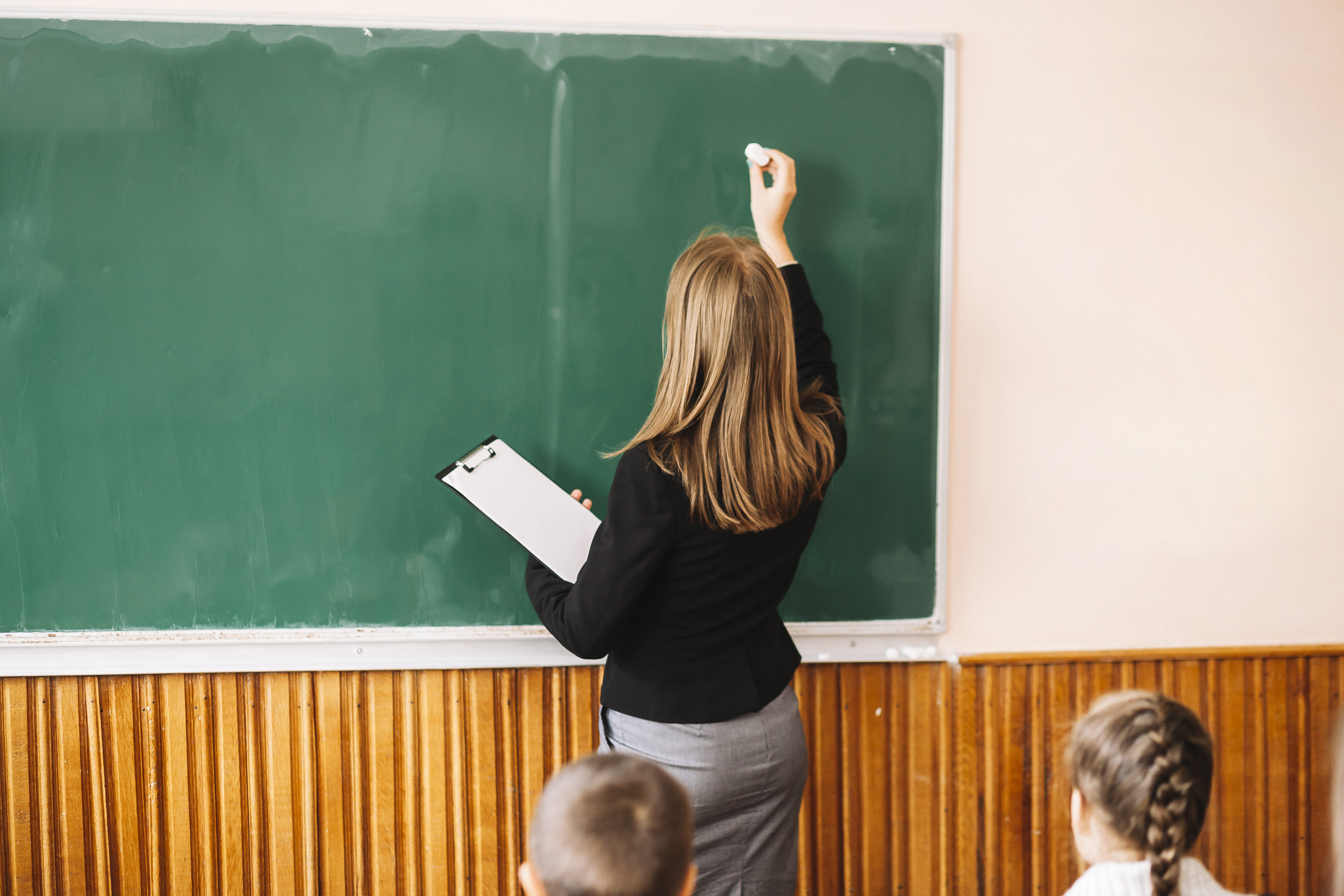 Câmara analisa projeto que reajusta salário do magistério