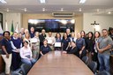 Vereador entrega certificados de reconhecimento público ao Rotary Club de Viçosa